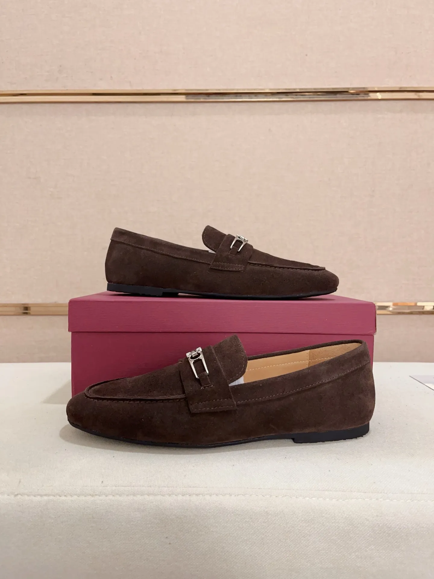 Men's shoes💰: 480💰 High version Ferragamo Dongguan quality! 🆕🆕Exclusive hot-selling products in stock🔥🔥New products on the shelves, high-quality shoes, complete with packaging! 💪 💪 Material: Imported suede cowhide 🐂 + Imported high-quality water-dyed cowhide lining + wear-resistant outsole 👍🏻👍🏻 Features: High-end and comfortable, purely handmade 🚀 🚀 Create the perfect shoes that suit you best 🔥 🔥 Size: (38-44) Can be customized 45 non-returnable!